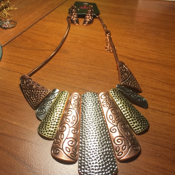 Necklace and earring set - Picture 1 of 3